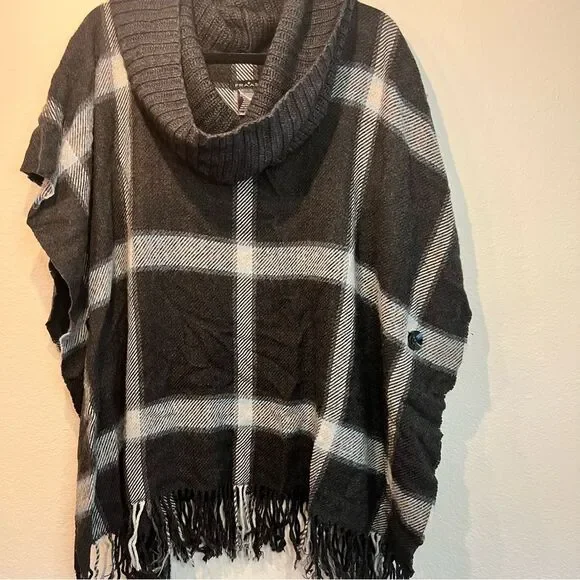 FRAAS plaid poncho ❄️ lightly worn ❄️