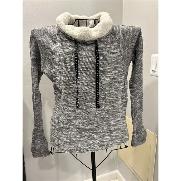 Maurices cowl neck pullover sweater sweatshirt fleece neck gray Sherpa Small