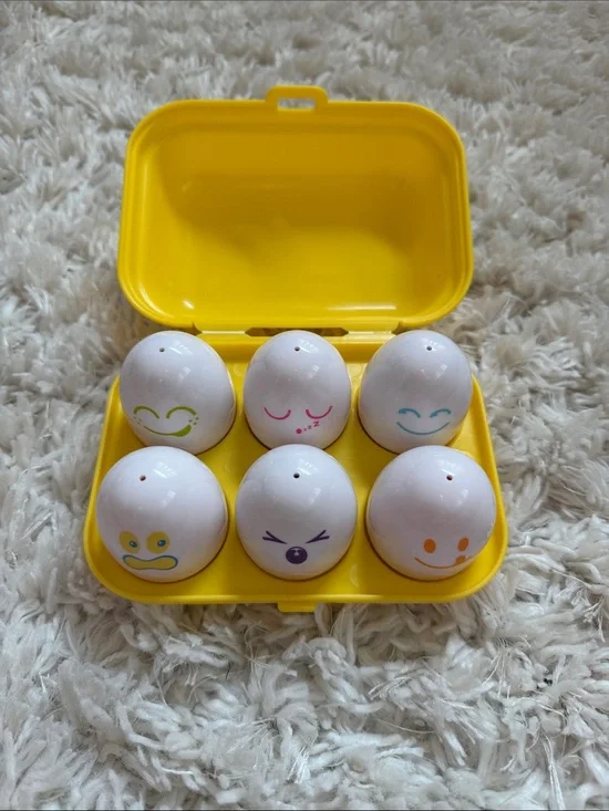 Vintage 1993 Tomy Hide and Squeak Eggs