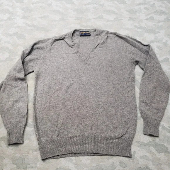 Vintage Stephenson Sweater Mens 44 Gray Pullover V-Neck 100% Lambs Wool Preppy