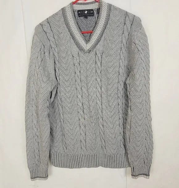 Hart Schaffner Marx grey cable knit v-neck sweater Size Medium Preppy Old Money