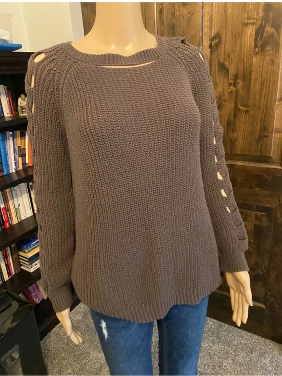 Altar'd State SiE Small Gray Crewneck Sweater with Sleeve Cutouts-023