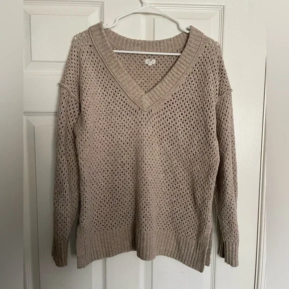 aerie Women’s Size Small Open-Knit V-Neck Sweater in Cream/Tan