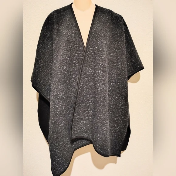 Elegant Black and Gray Women's Fleece Wrap