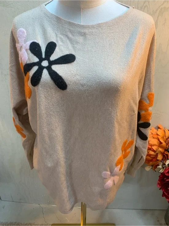 Beige Floral Appliqué Scoop-Neck Sweater
