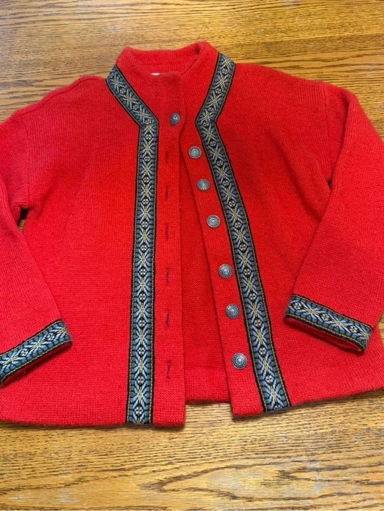 Red vintage Norwegian wool sweater! S