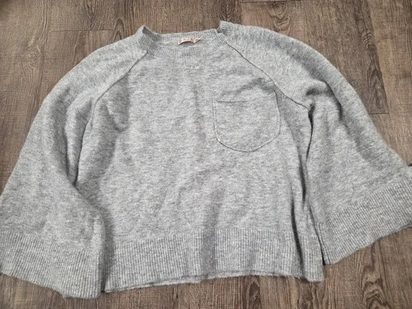 Esqualo Light Solid Gray Pullover Bell Sleeve Sweater Size Small Alpaca/Wool