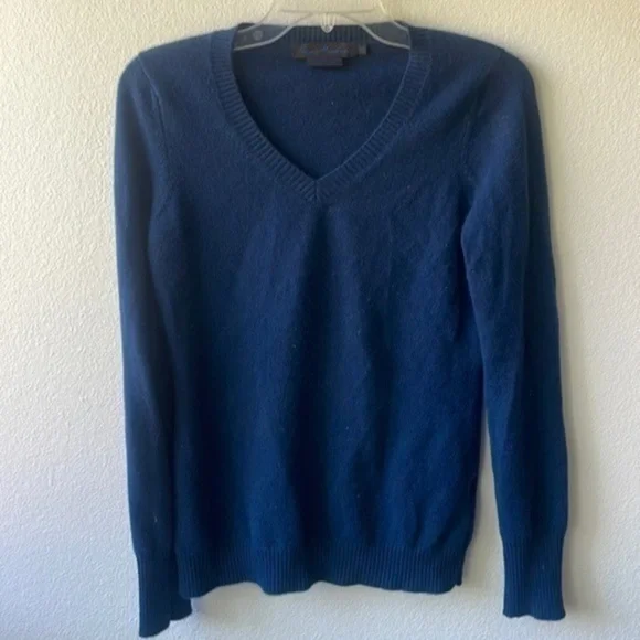 Enzo Montanari sweater 100% Cashmere blue v neck size Small Softgirl