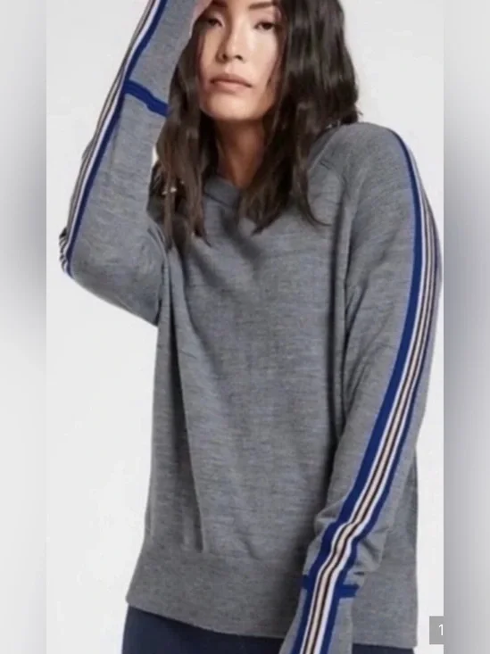 * Athleta Canyon Gray Sweater Colorblock Accent Stripe Sleeves SZ Medium *