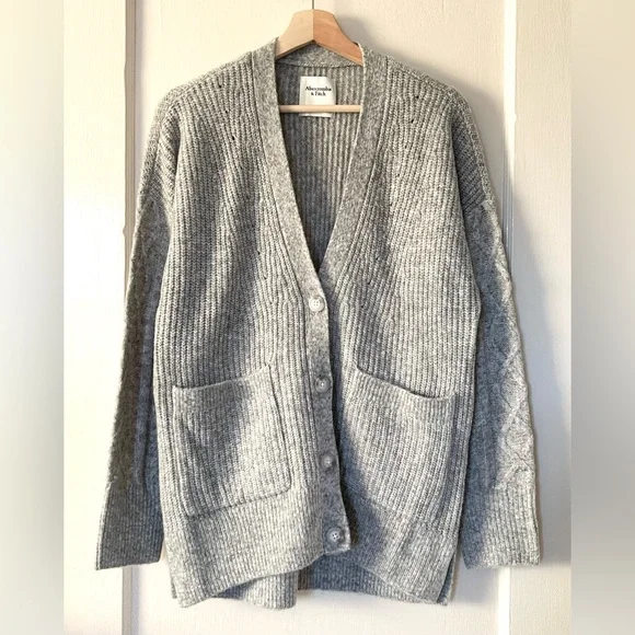A&F Fuzzy Cable Knit Cardigan Sweater Heather Grey Legging-Friendly XS‎