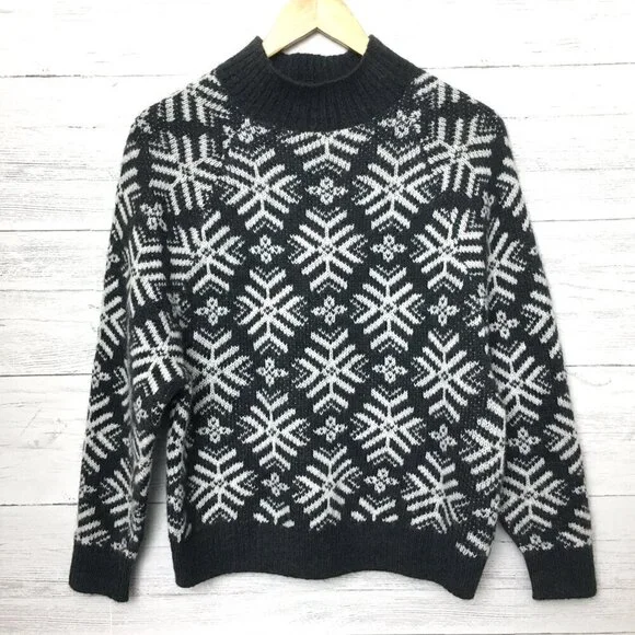 NEW Old Navy Women's Grey and White Snowflake Sweater Mock Neck Medium