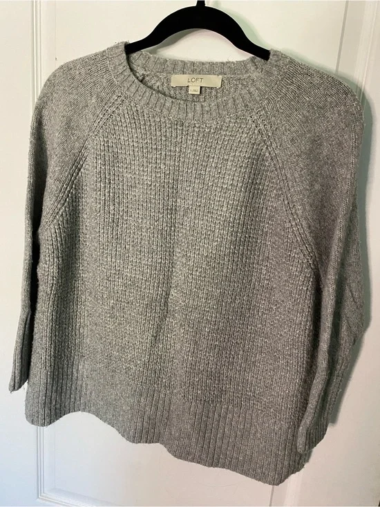 LOFT Light Gray Ribbed Crewneck Sweater Size Small