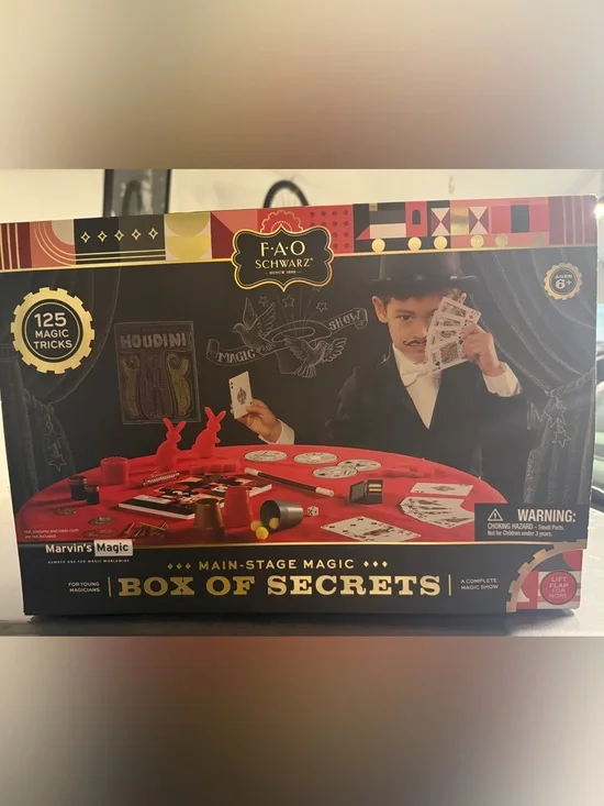 FAO Schwarz Magic 101 Set - Red, Black, Gold