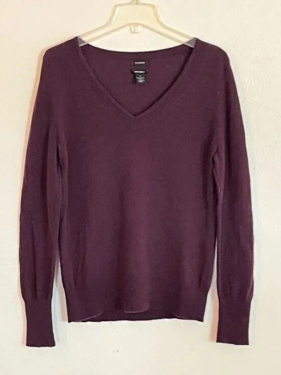 Halogen Women's Purple 100% Cashmere V-Neck Sweater Size M Preppy Quiet Luxury