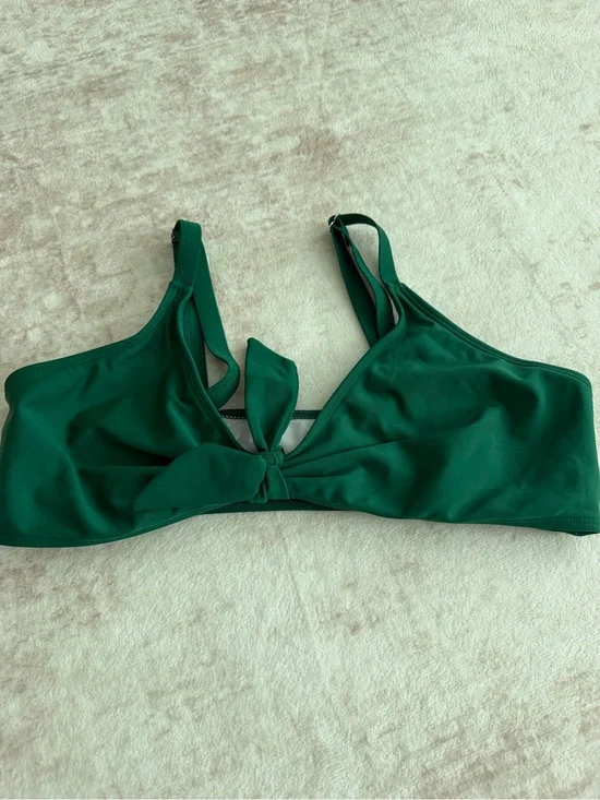 ZAFUL - Dark Green Biniki Top - Women’s Size 8-10