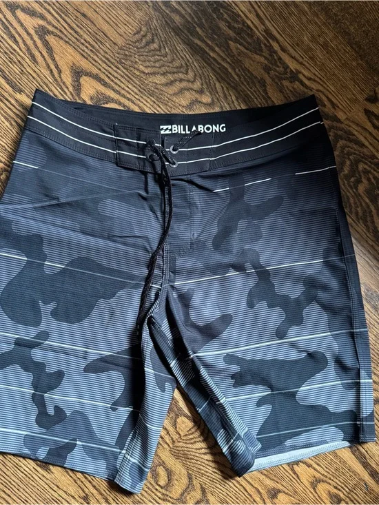 Billabong Men's Black & Dark Gray Camouflage Board Shorts