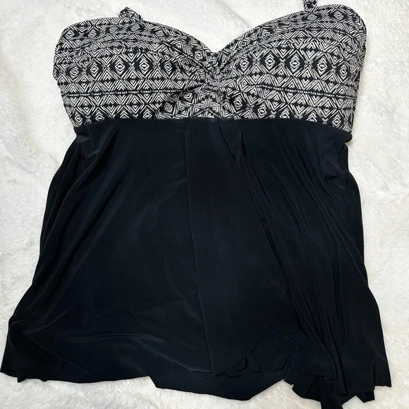 Miraclesuit Black and White Bikini Top