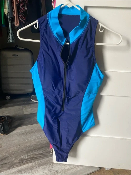 Womans Navy and Bright Blue Zipper Front One-Piece Swimsuit new with no tags