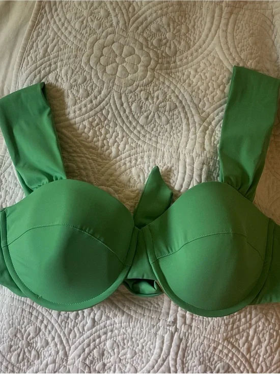 Green Padded Underwire Bikini Top with Wide Straps