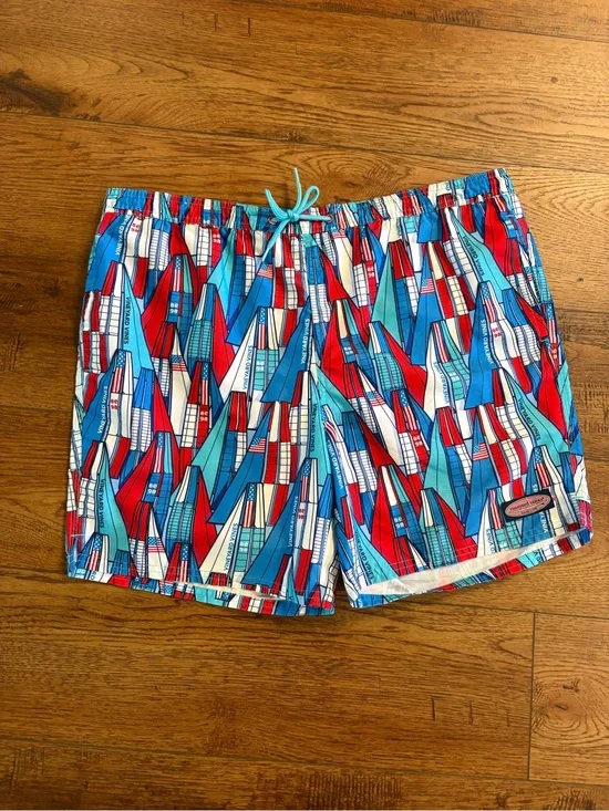 Vineyard Vines Sailboat USA Print Swim Trunks L