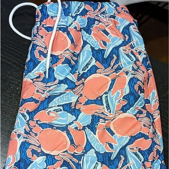 Vineyard Vines swim trunks‎