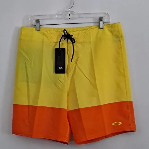 ‎Oakley Mens Board Shorts NWT