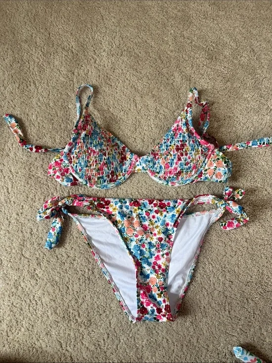 SHEIN Multicolor Floral Smocked Padded Underwire Bikini Set