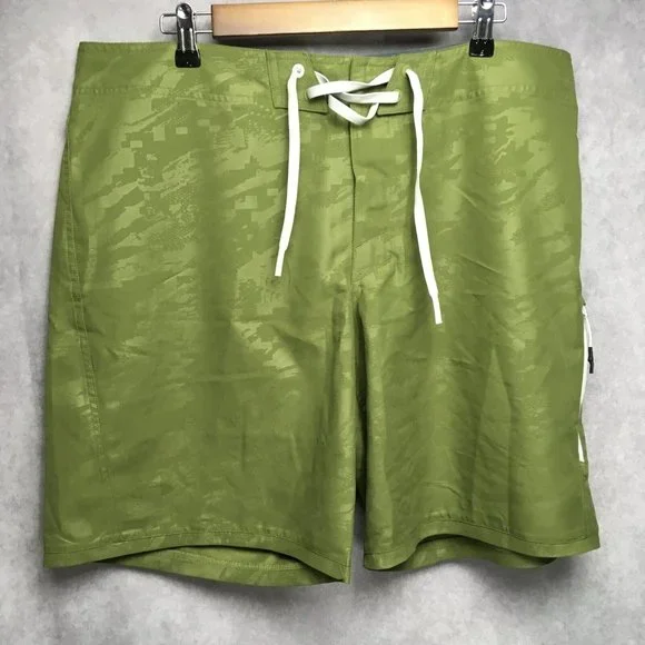 Under Armour Mens Swim Trunks‎ Shorts size 38 Green Camo Lace Up Zipper Pocket