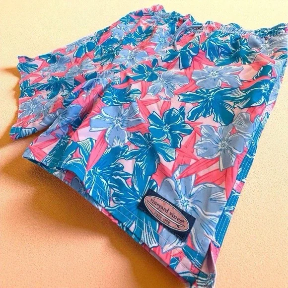Vineyard Vines Swim Trunks XL Men's‎ Floral Pink Blue Hibiscus Board Shorts