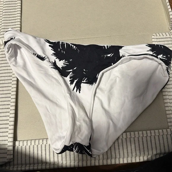 NWOT Sz XL Maaji Bottom reversible