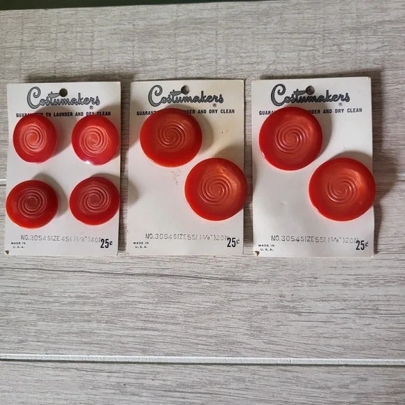 Costumakers Round Red Swirl Vintage Buttons NOS Sewing Arts & Crafts