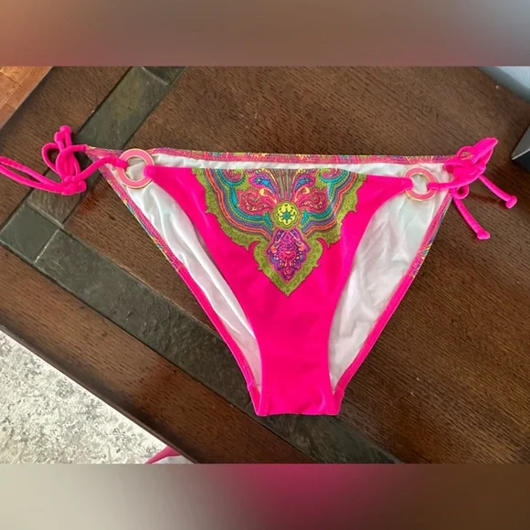 NWOT SZ L VS Bottoms