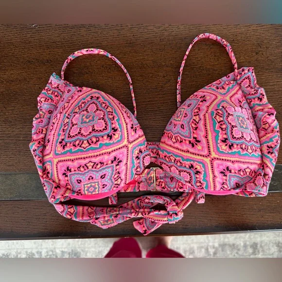 NWOT 34DD TOP SHADE&SHORE