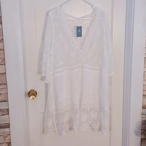 White Lace V-Neck Bathing Suit Cover Up New With Tags