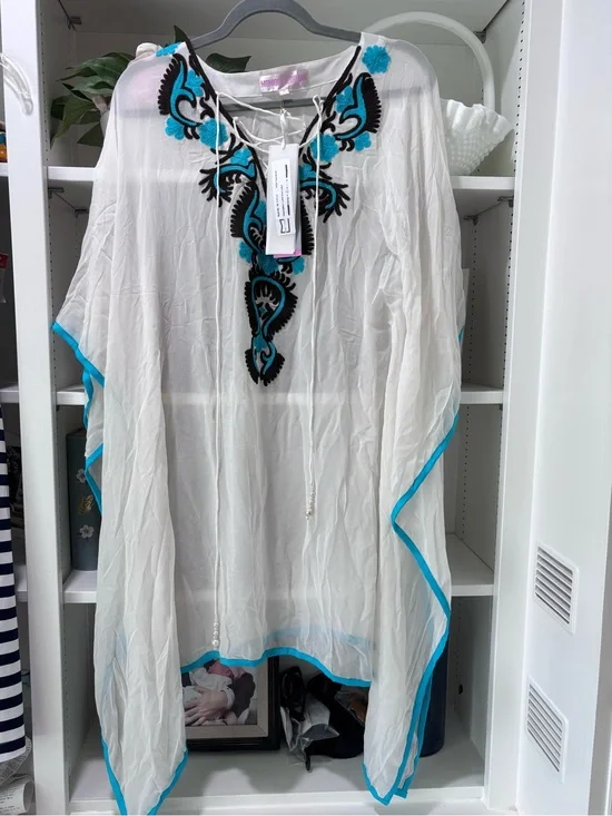 NWT Monique Leshman White Top with Turquoise Crochet Silk Appliqué Caftan