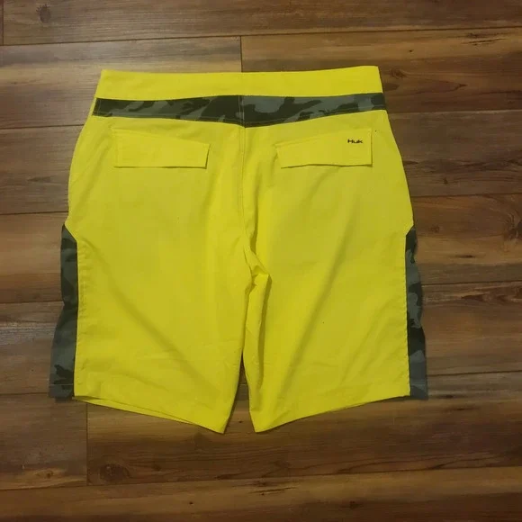 Huk Performance Fishing Board Shorts Mens 36 Yellow Camo Stretch Swim Trunks