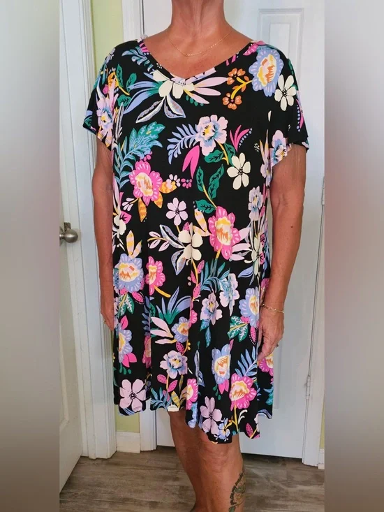 Women's Black Floral V-Neck Dress