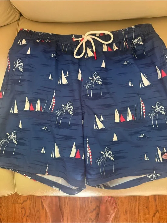 Men’s Vineyard Vines Navy and White Coastal Swim Shorts size Lg