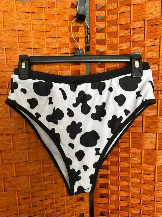 B/w bikini bottom