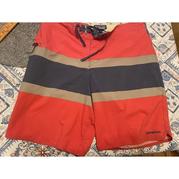 Patagonia Mens 34 Scallop Hem Wavefarer Board Shorts Red Blue Stripe Swim Trunks