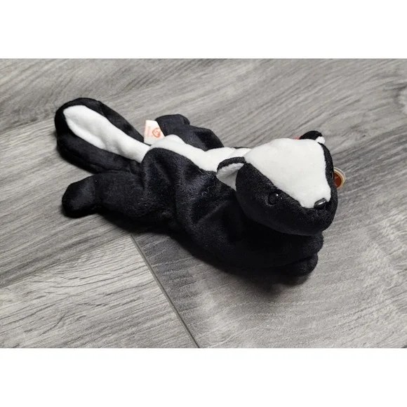 Ty Beanie Babies - Stinky the Skunk style 4017 (1995)