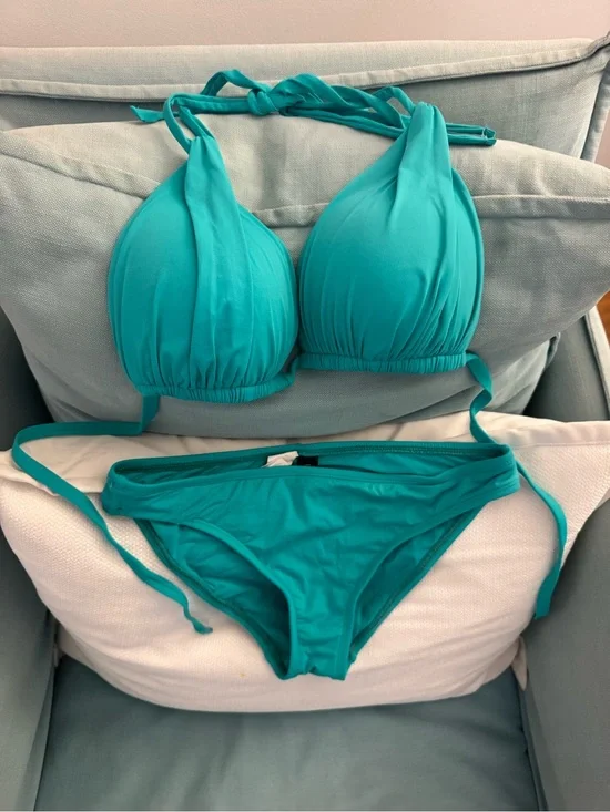 Turquoise Bikini Top size 10 *