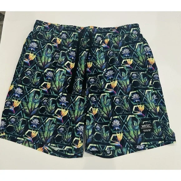 WESC Swim Shorts Trunks Unisex L/XL Bird Paradise Floral Tropical Beach Vacation