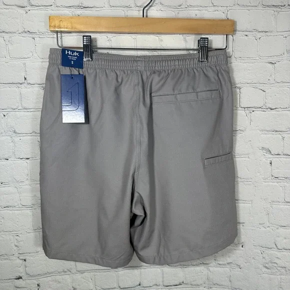 NEW Huk Mens Pursuit Volley Fishing Shorts Gray 5.5 Inseam H2000132 Small