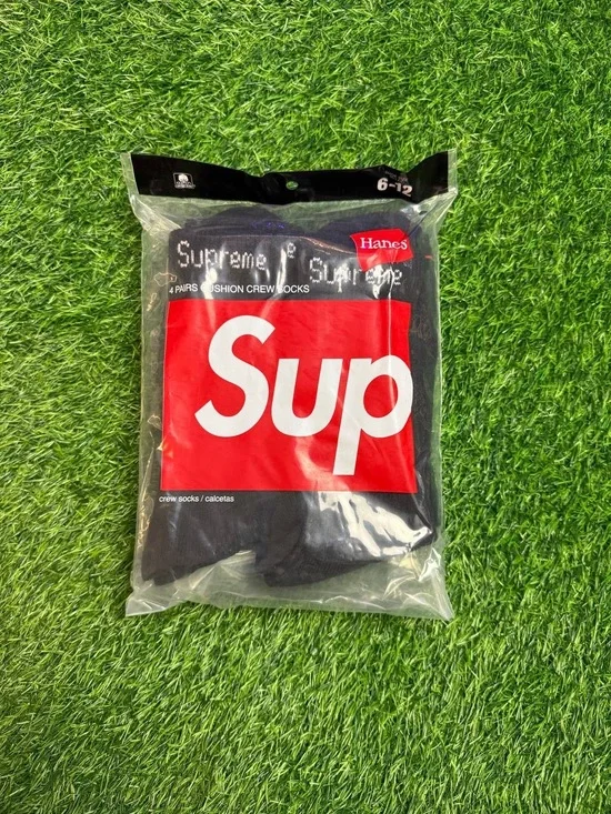 Supreme x Hanes Black Crew Socks - 4 Pack