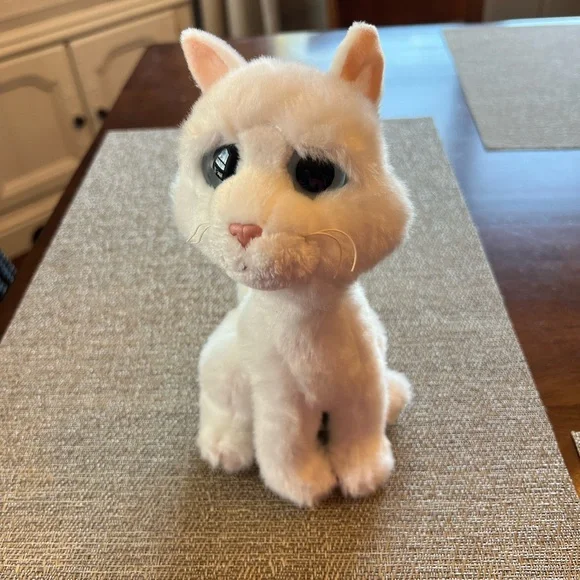 Ganz  Adorable White‎ Plush Cat Toy