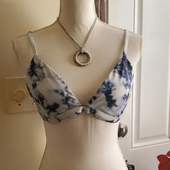 Hollkister tie Dye BLUE ans White bikini top size L