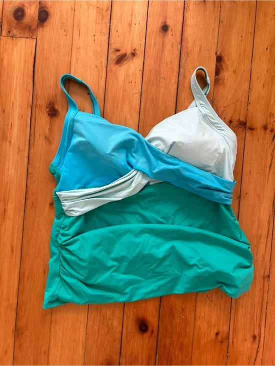 ☀️3/$25 Lands' End Teal & Aqua Twist-Front Swim Tank 18w