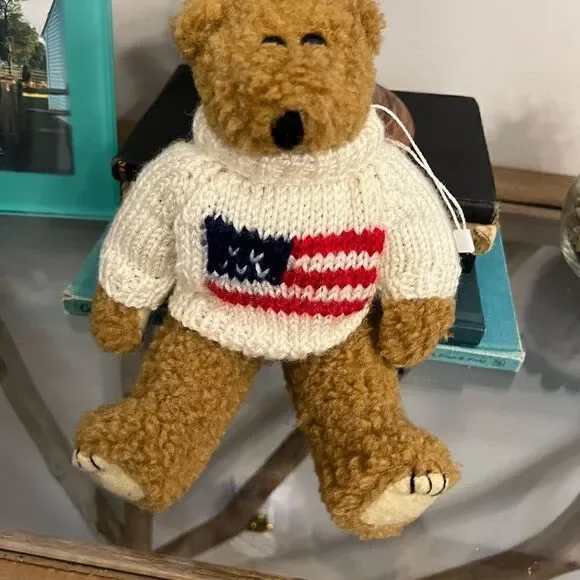 Vintage 1995 Berkeley Designs Bear in Patriotic American Flag Sweater. EUC. USA