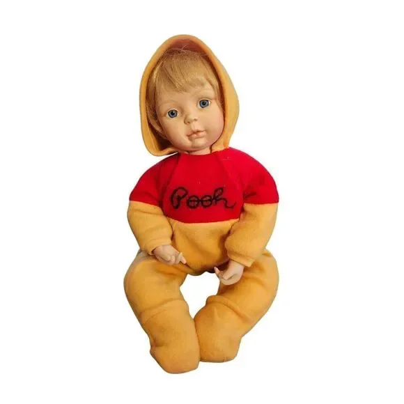 DISNEY WINNIE THE POOR NEED A HUG, POOH Cindy McClure Porcelain. 1997
